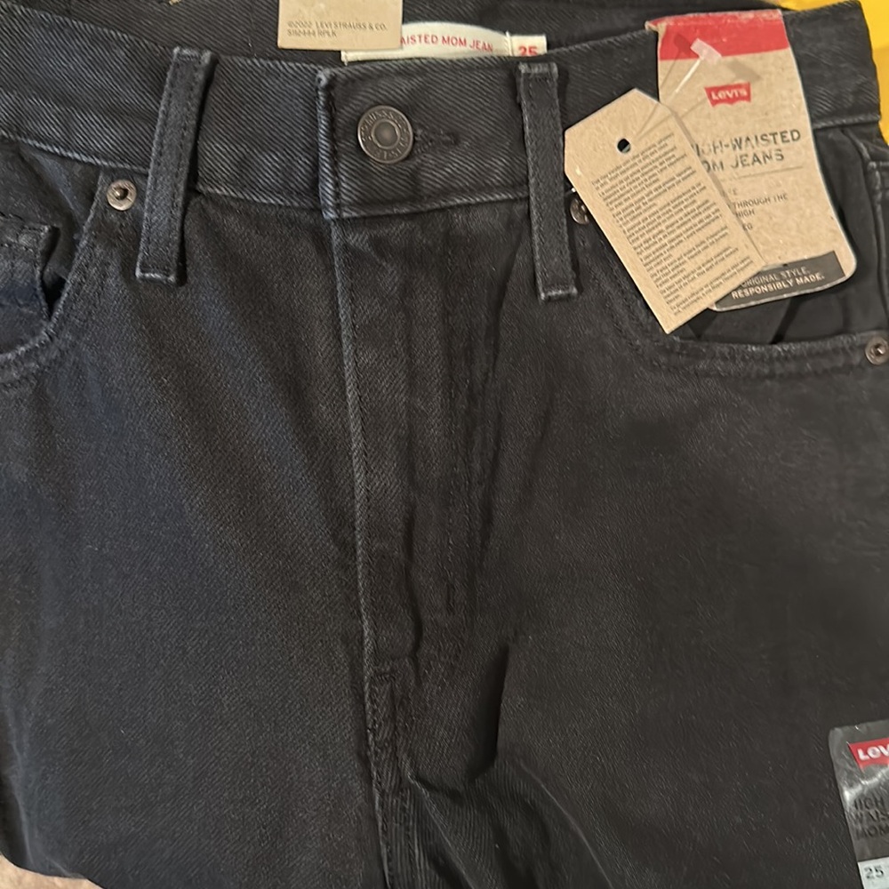 Levi’s High Waisted Mom Jean Black. Size25/27 on tags. Destruction. 💯 Cotton. - Picture 8 of 12